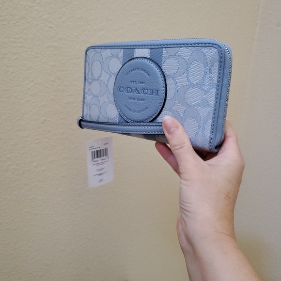 Coach Dempsey Large Phone Wallet In Signature Jacquard Witn Stripe And C… - Picture 13 of 13